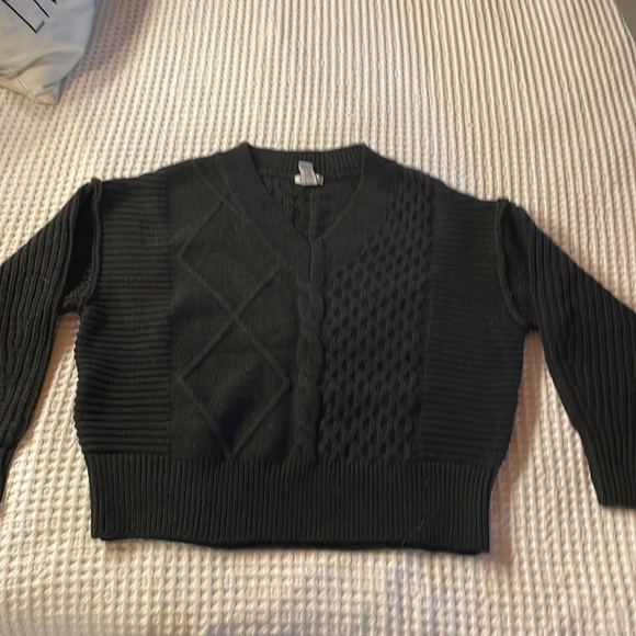 Thick & soft black sweater - Picture 1 of 16